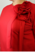 Červené šaty s aplikáciou látkových kvetov